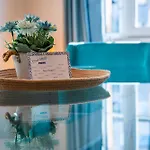 Large And Charming Downtown Apartment