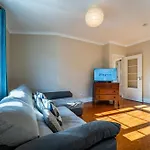 Large And Charming Downtown Apartment *