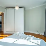 Large And Charming Downtown *