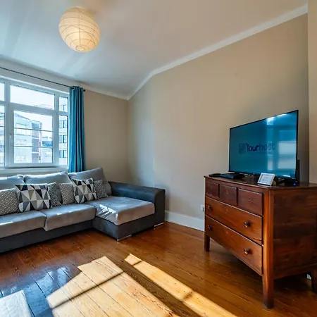 Large And Charming Downtown *