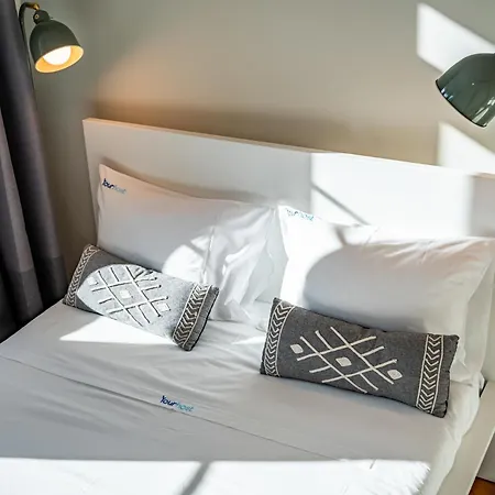 Large And Charming Downtown *