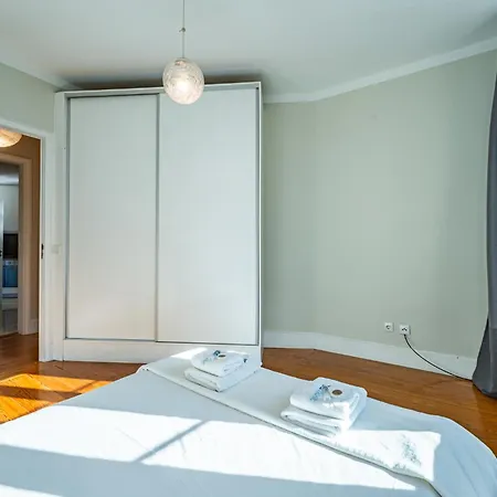 Large And Charming Downtown Apartment