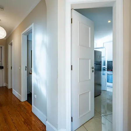 Large And Charming Downtown * Porto