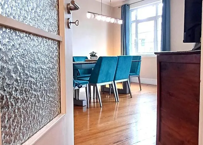 Large And Charming Downtown *