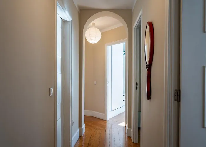 Large And Charming Downtown Apartamento