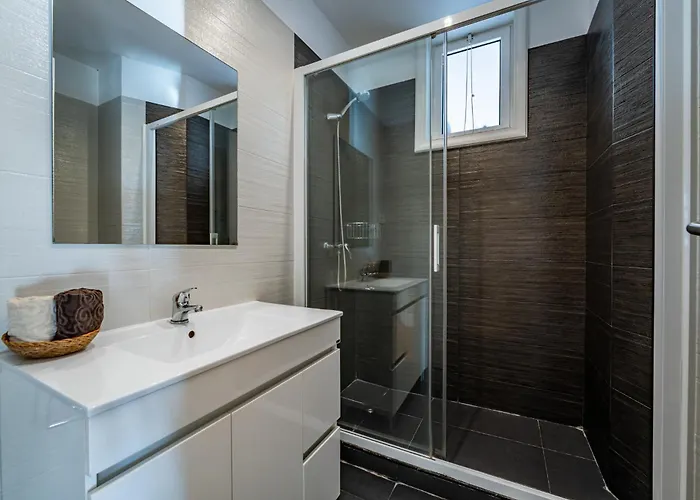 Large And Charming Downtown Apartamento Oporto