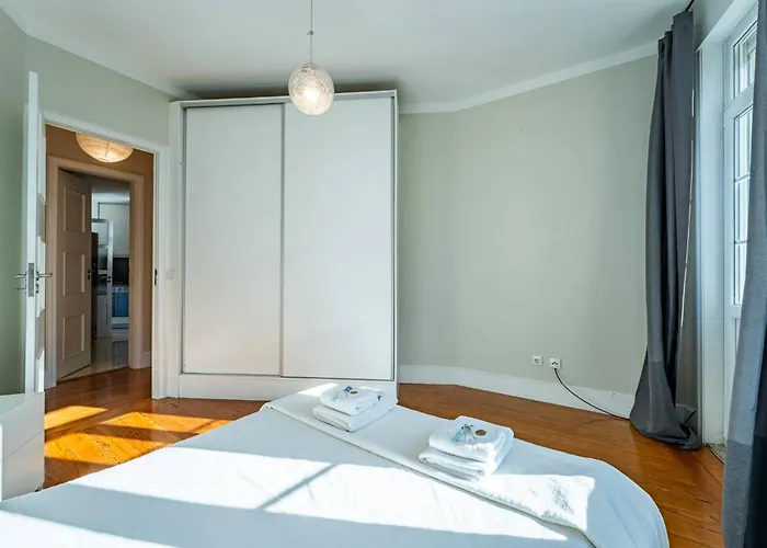 Large And Charming Downtown *