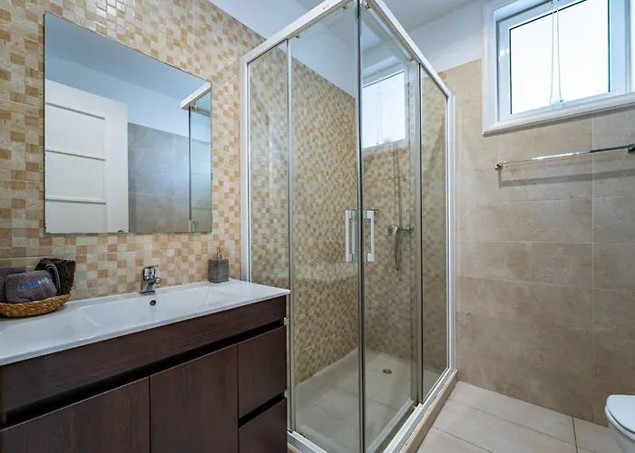 Large And Charming Downtown Apartmán *