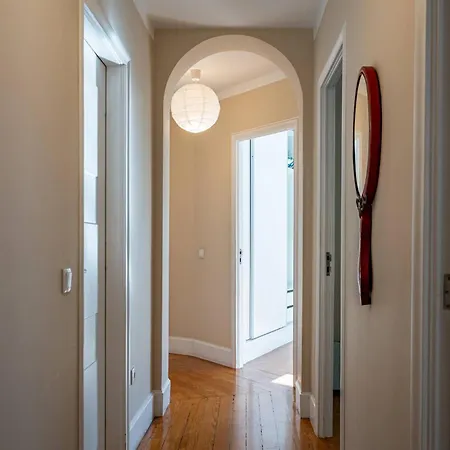 Large And Charming Downtown * Порту