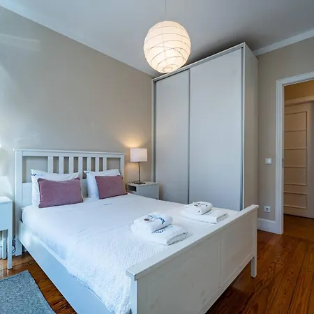 Large And Charming Downtown Apartamento