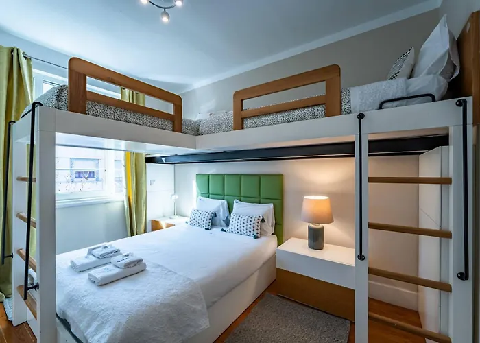 Large And Charming Downtown * Порту